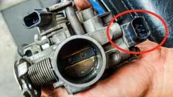 What happens if you disconnect the throttle position sensor