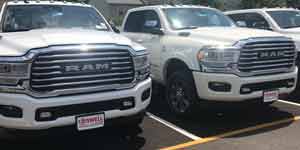 Jeep grand cherokee ivory tri coat vs Bright white